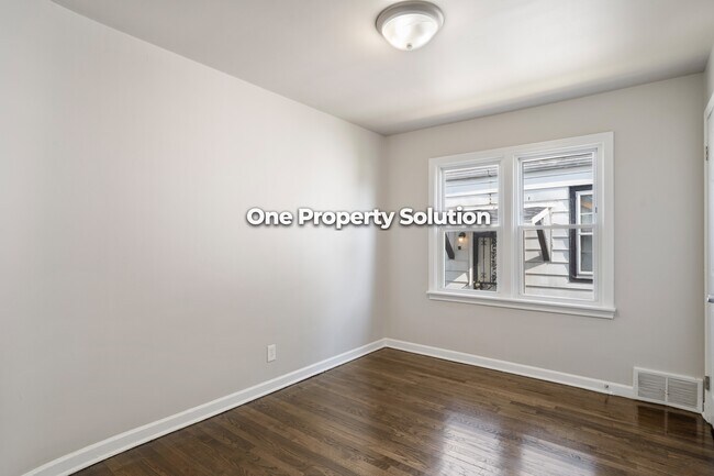 Building Photo - 5043 Washington St