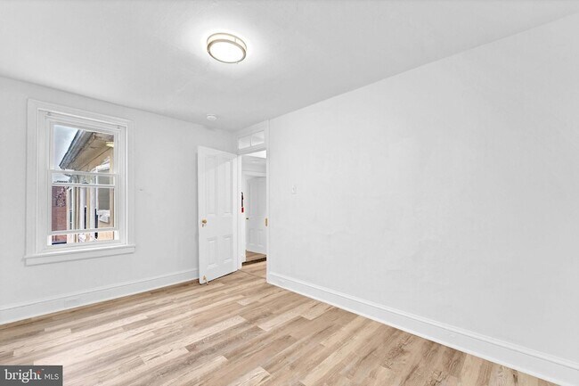 Building Photo - 28 W Airy St