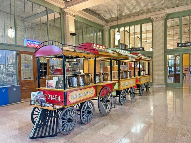 Building Photo - Spacious, Loft in Union Depot with Awesome...