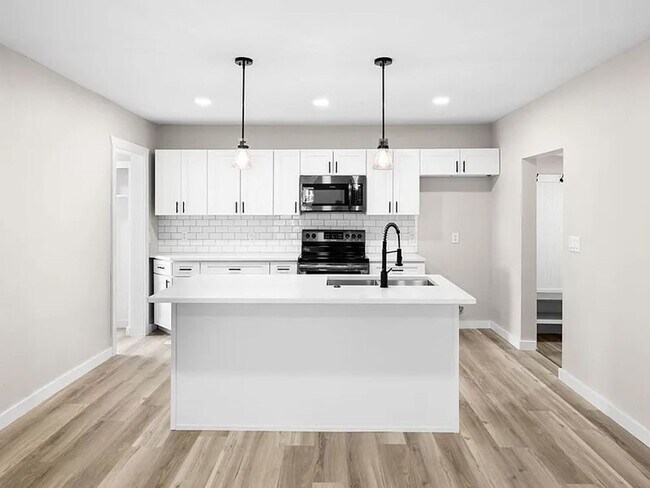 Building Photo - Perfect Family Home in Bolivar