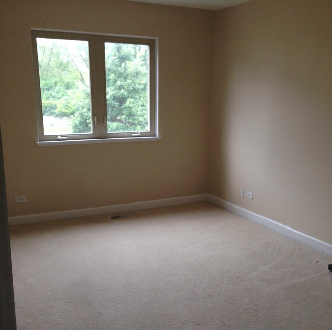 Living Room - 804 Skokie Blvd