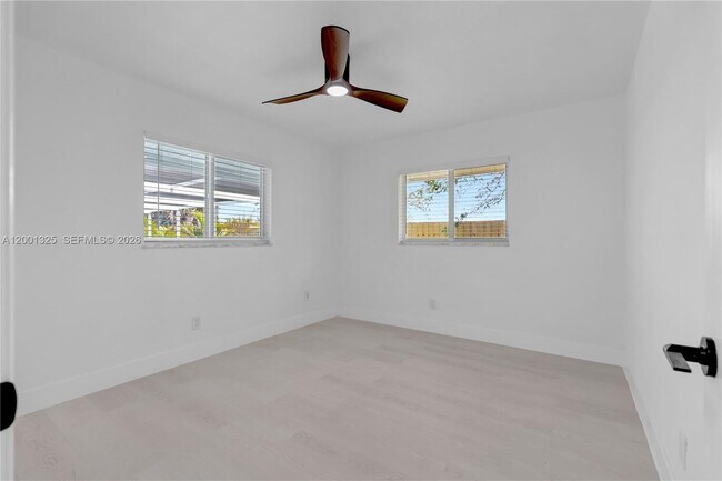 Building Photo - 9125 SE Karin St