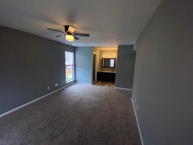 Building Photo - 10211 Sugar Branch Dr
