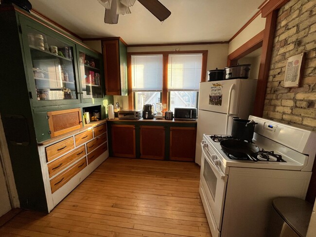 Building Photo - 2614 N Prospect Ave