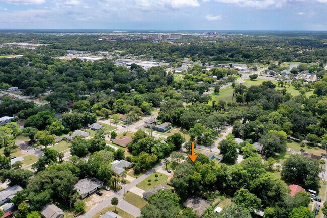 Building Photo - 884 Winchester St