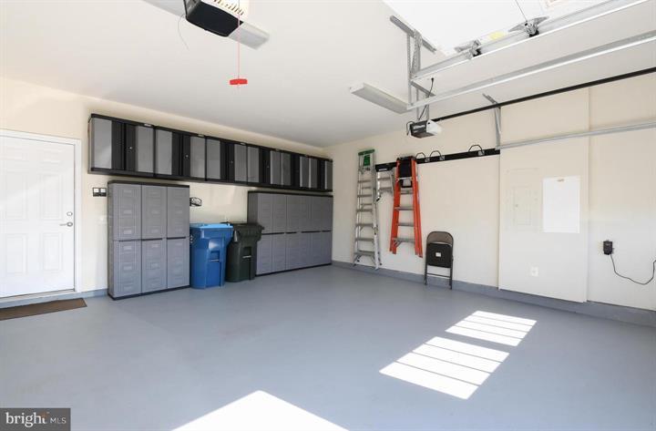 CUSTOM GARAGE CABINETS - 8934 Yellow Daisy Pl