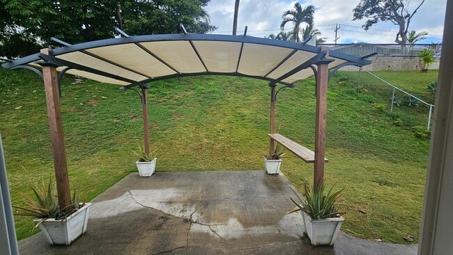 Building Photo - RARE!!! 5 bedroom on Kalaheo Hillside