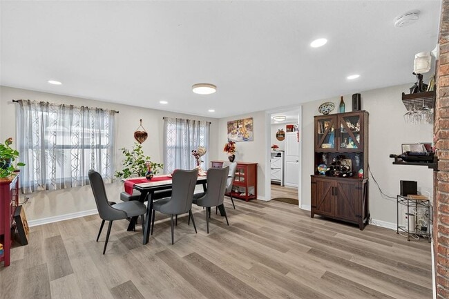 Building Photo - 11761 80th Ave