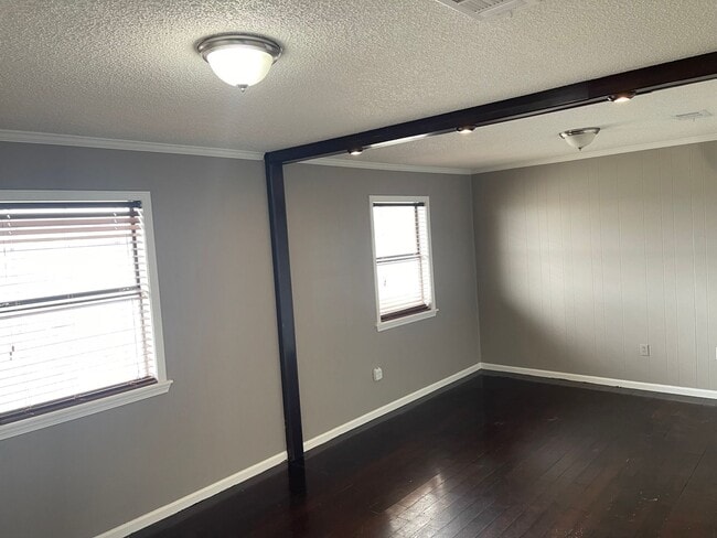 Building Photo - 419 S Cherry St