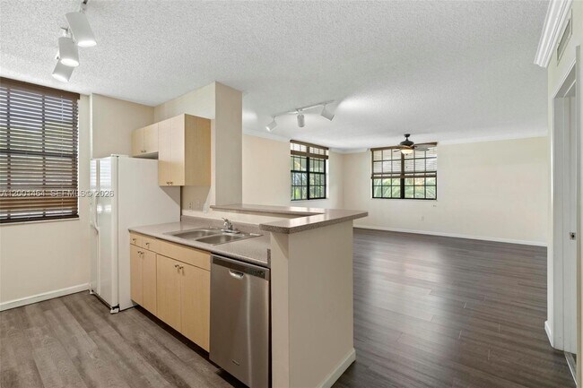 Building Photo - 1919 Van Buren St