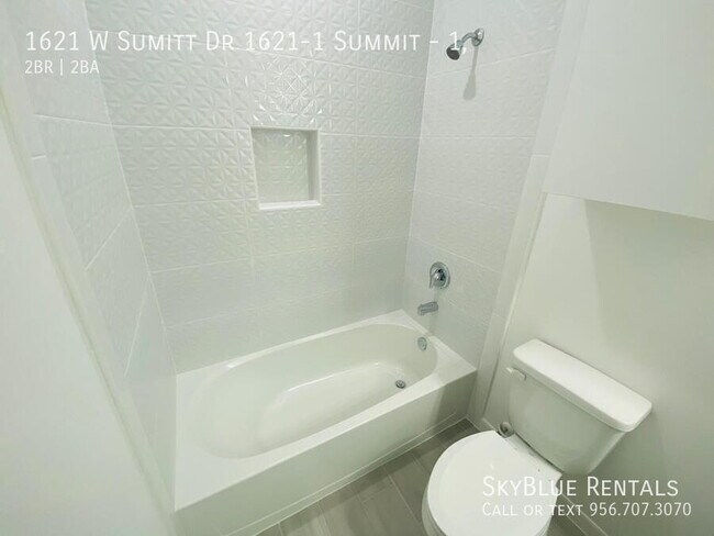 Building Photo - 1621 W Sumitt Dr
