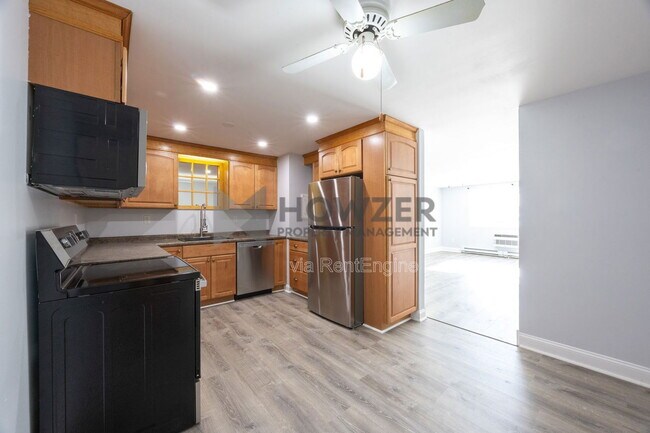 Building Photo - 307 W Main St