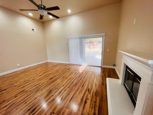 Building Photo - $2,495 Maple & Behymer, 3 Bedroom Home - N...