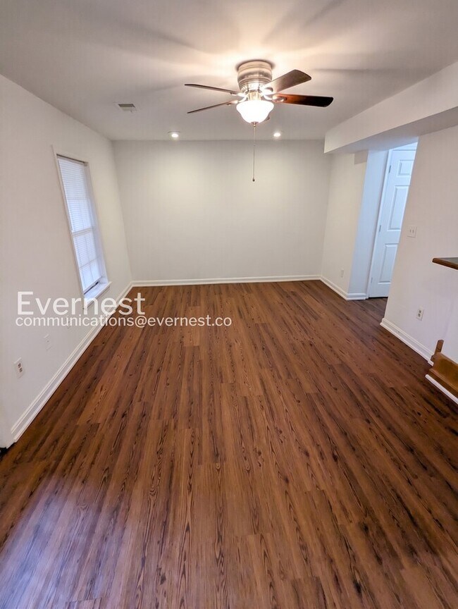Building Photo - 3 Bed, 3.5 Bath Townhome with Modern Amenities / Available Soon!