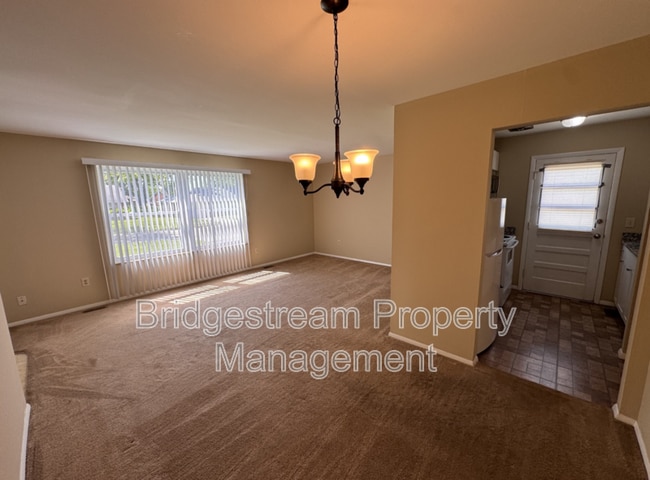 Building Photo - 4352 Sunray Rd