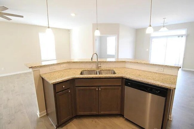 Building Photo - 409 Halton Dr