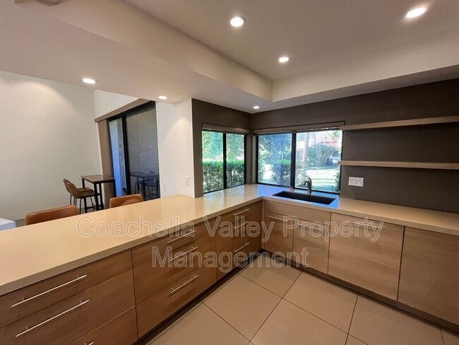 Building Photo - 287 S Civic Dr