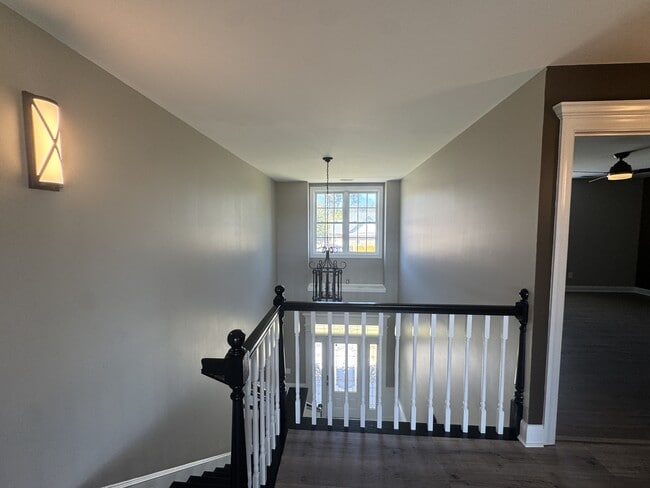 Building Photo - 118 Captains Ln