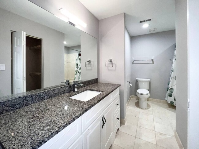 Building Photo - 221 New Kent Pl