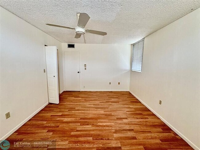 Building Photo - 1810 N Lauderdale Ave