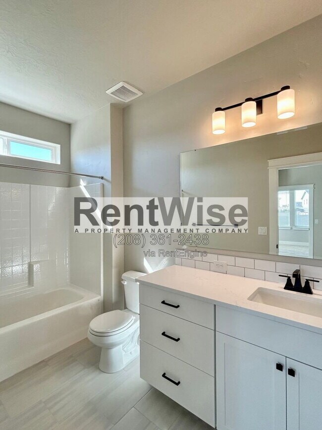 Building Photo - 5925 W Sprig Dr