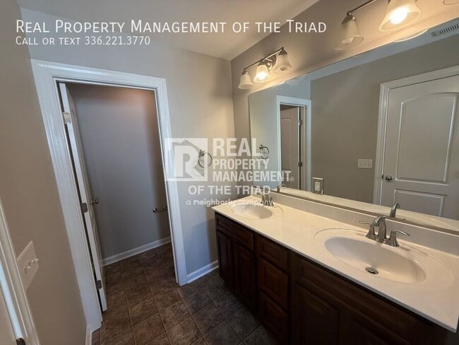 Building Photo - 2234 Nettlebrook Dr