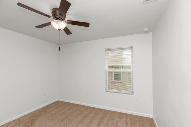 Building Photo - 1009 Limpkin St