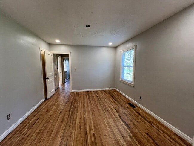 Building Photo - 1602 Kenneth Ave
