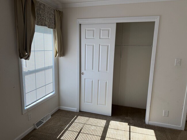 Building Photo - 5774 Glatfelters Station Rd