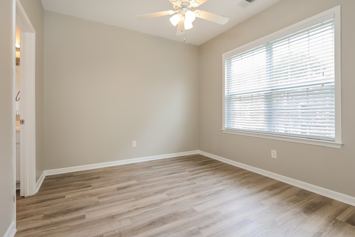 Building Photo - 301 Pimpernel St