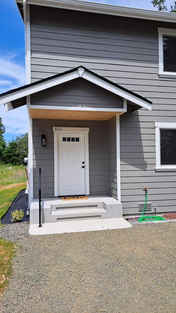 Building Photo - 3111 E Camellia Way