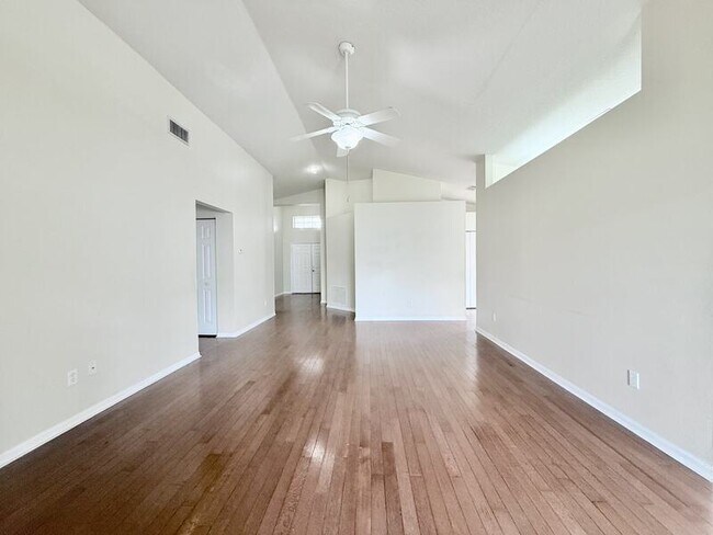 Building Photo - 27519 Sky Lake Cir