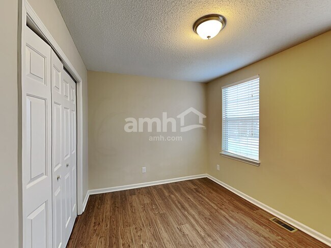 Building Photo - 4010 Logan Cir