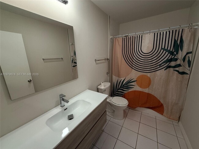 Building Photo - 11810 NE 19th Dr