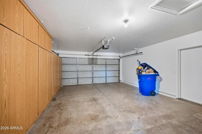 Building Photo - 5190 W Saragosa St