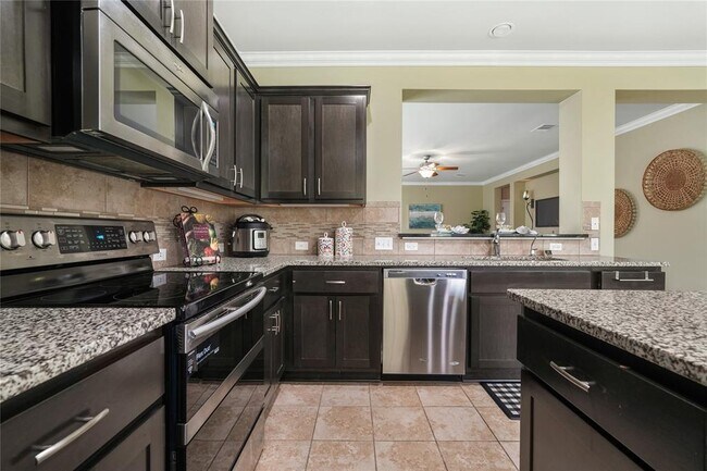 Building Photo - 204 Sawtooth Dr