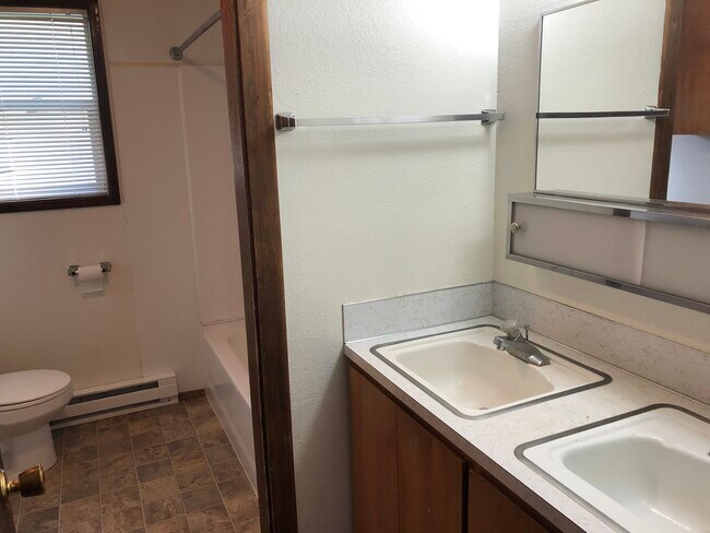 Building Photo - 255 NW Ann St