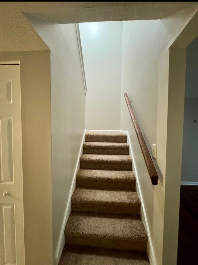 Building Photo - Freshly renovated 3 bedroom condo in Decatur