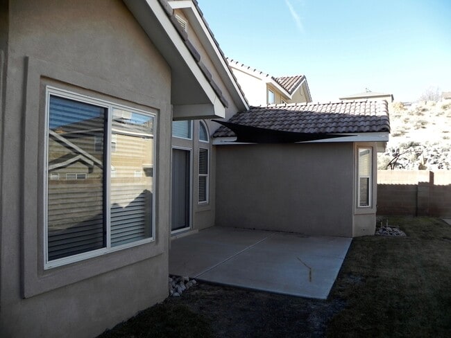 Building Photo - Great Single Story Home In Highly Desirabl...