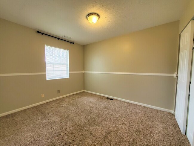 Building Photo - 1915 Little Ave