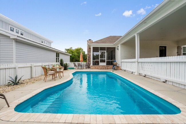 Building Photo - 164 Markham Dr