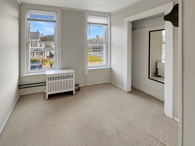 Building Photo - 106 W Church St