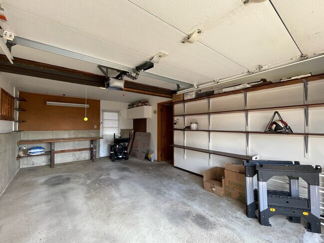 Building Photo - 4408 Circle Dr