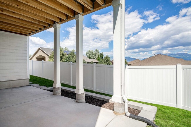 Building Photo - 2273 N Elderberry Dr