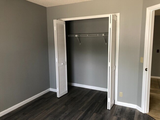 Building Photo - 2 bed 2 bath, great location