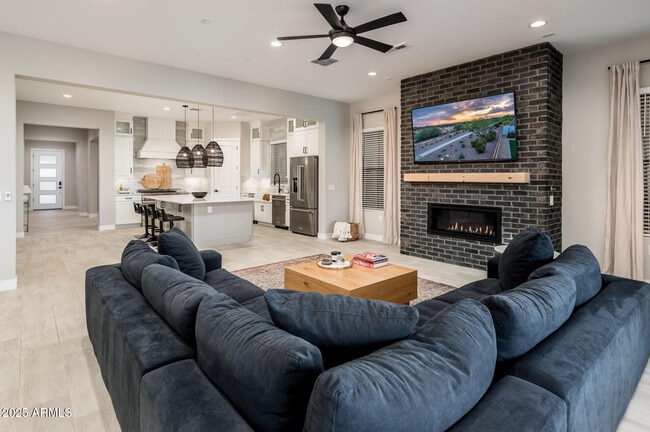 Building Photo - 6615 E Libby St