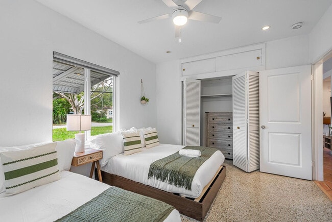 Building Photo - 1516 SW 8th Ave