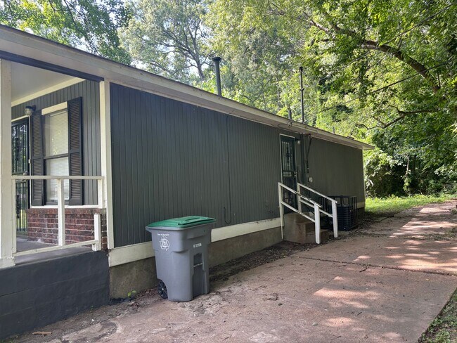 Building Photo - 1616 Winston Dr