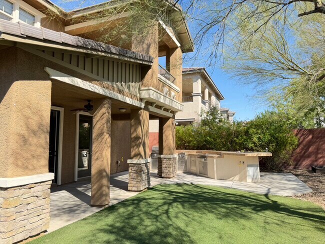 Building Photo - 5450 Pinecroft Dr