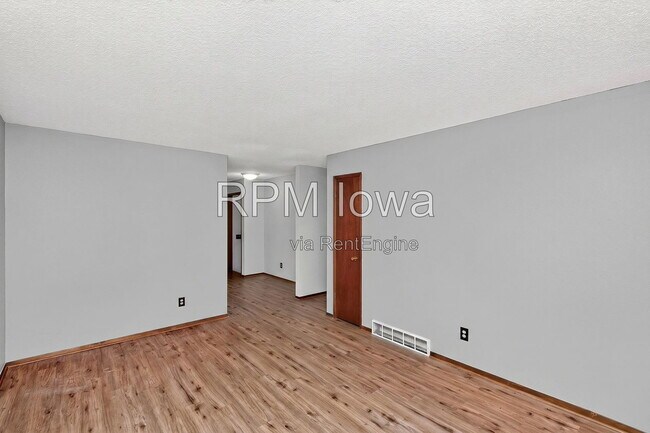 Building Photo - 1614 NW Applewood St